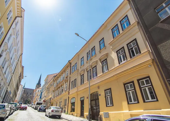 Nice Room With Double Bed In Zizkov - Shared Bathroom
