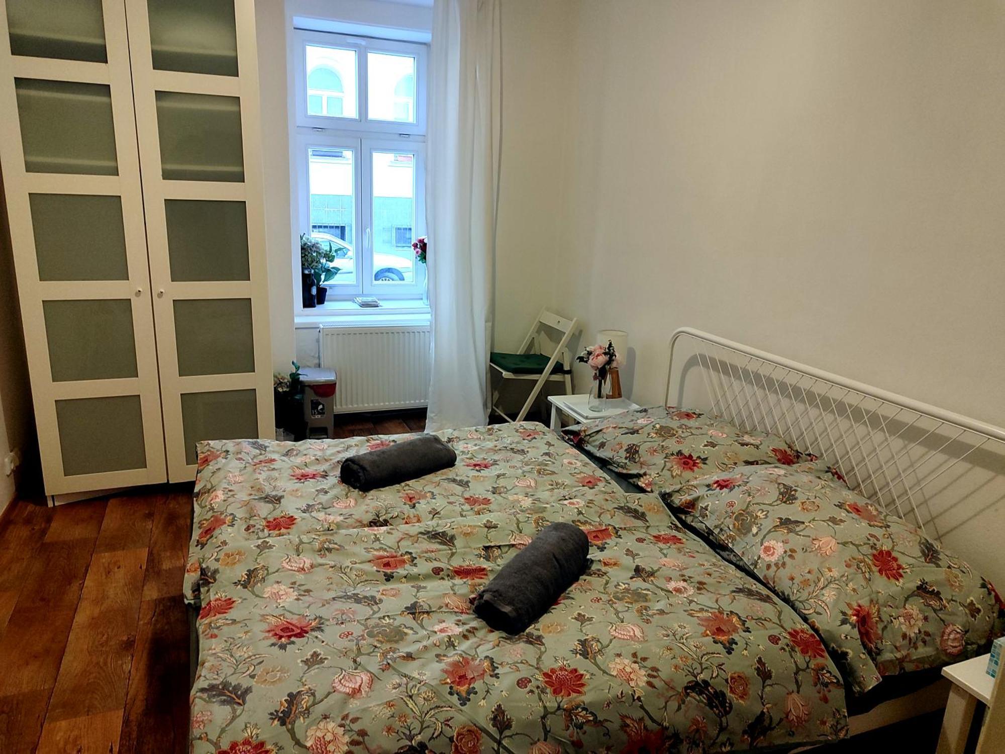 With Double Bed In Zizkov - Shared Bathroom Alloggio in famiglia Praga