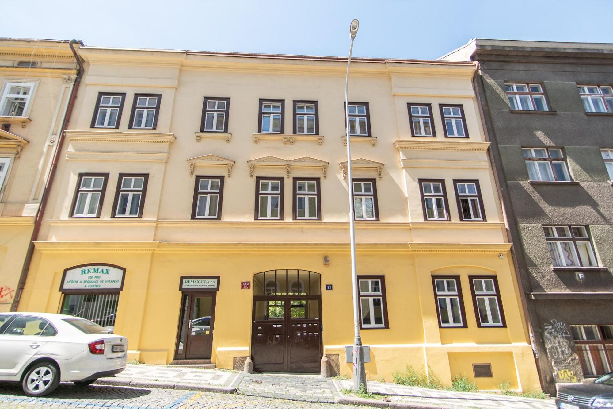 With Double Bed In Zizkov - Shared Bathroom Alloggio in famiglia *