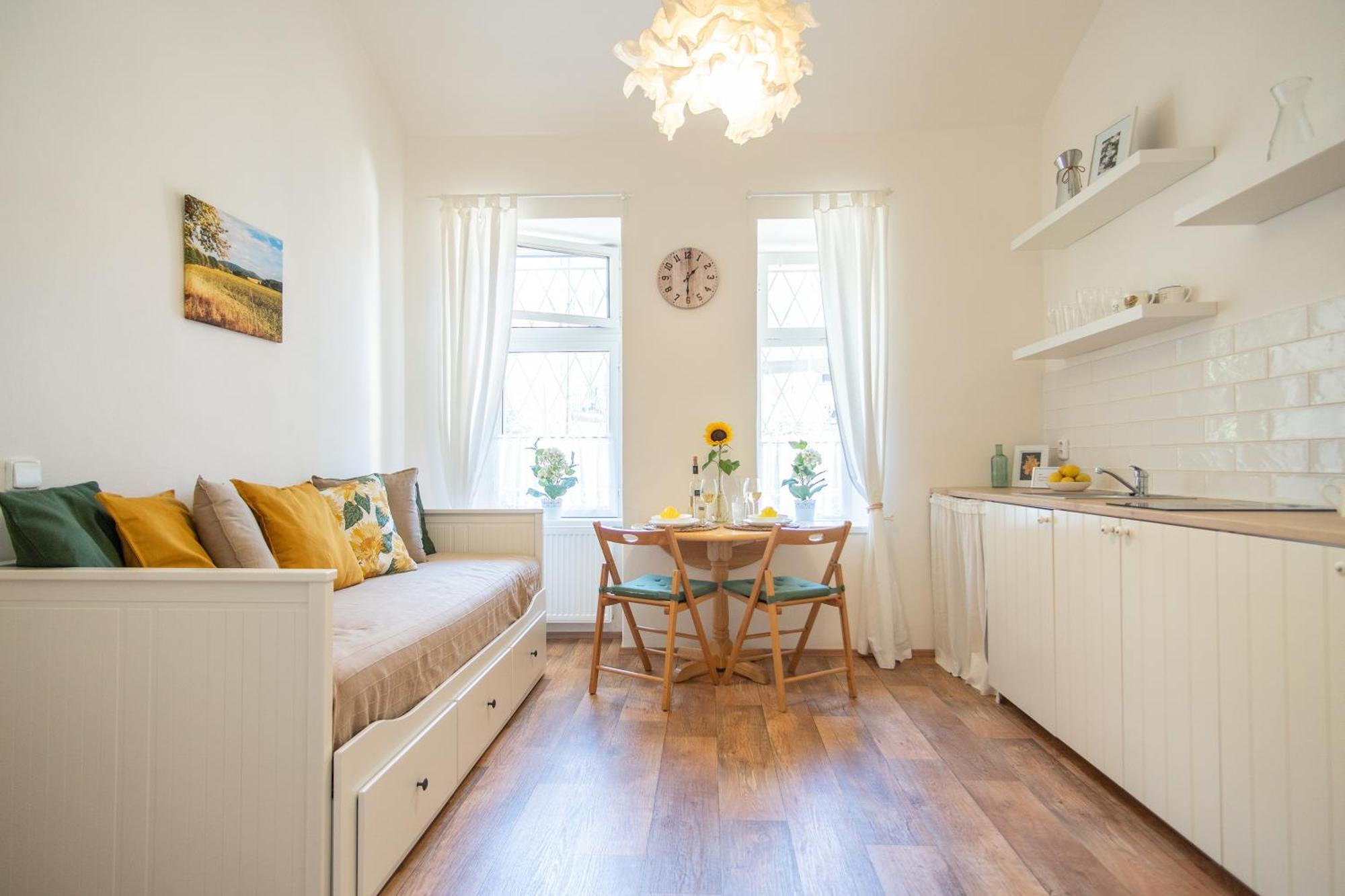 With Double Bed In Zizkov - Shared Bathroom Alloggio in famiglia Praga