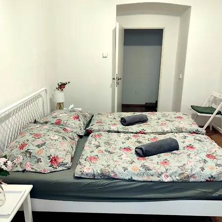 Nice Room With Double Bed In Zizkov - Shared Bathroom Prague Exterior photo