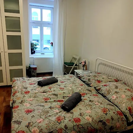 Nice Room With Double Bed In Zizkov - Shared Bathroom Prague Exterior photo