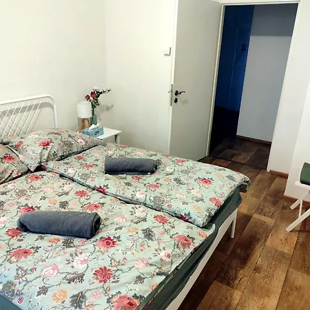 Nice Room With Double Bed In Zizkov - Shared Bathroom Prague Exterior photo