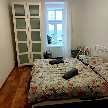 Nice Room With Double Bed In Zizkov - Shared Bathroom Prague Exterior photo