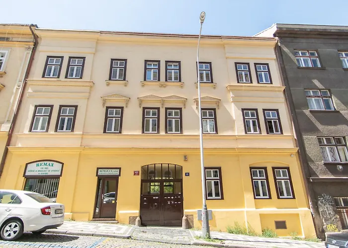 Nice Room With Double Bed In Zizkov - Shared Bathroom