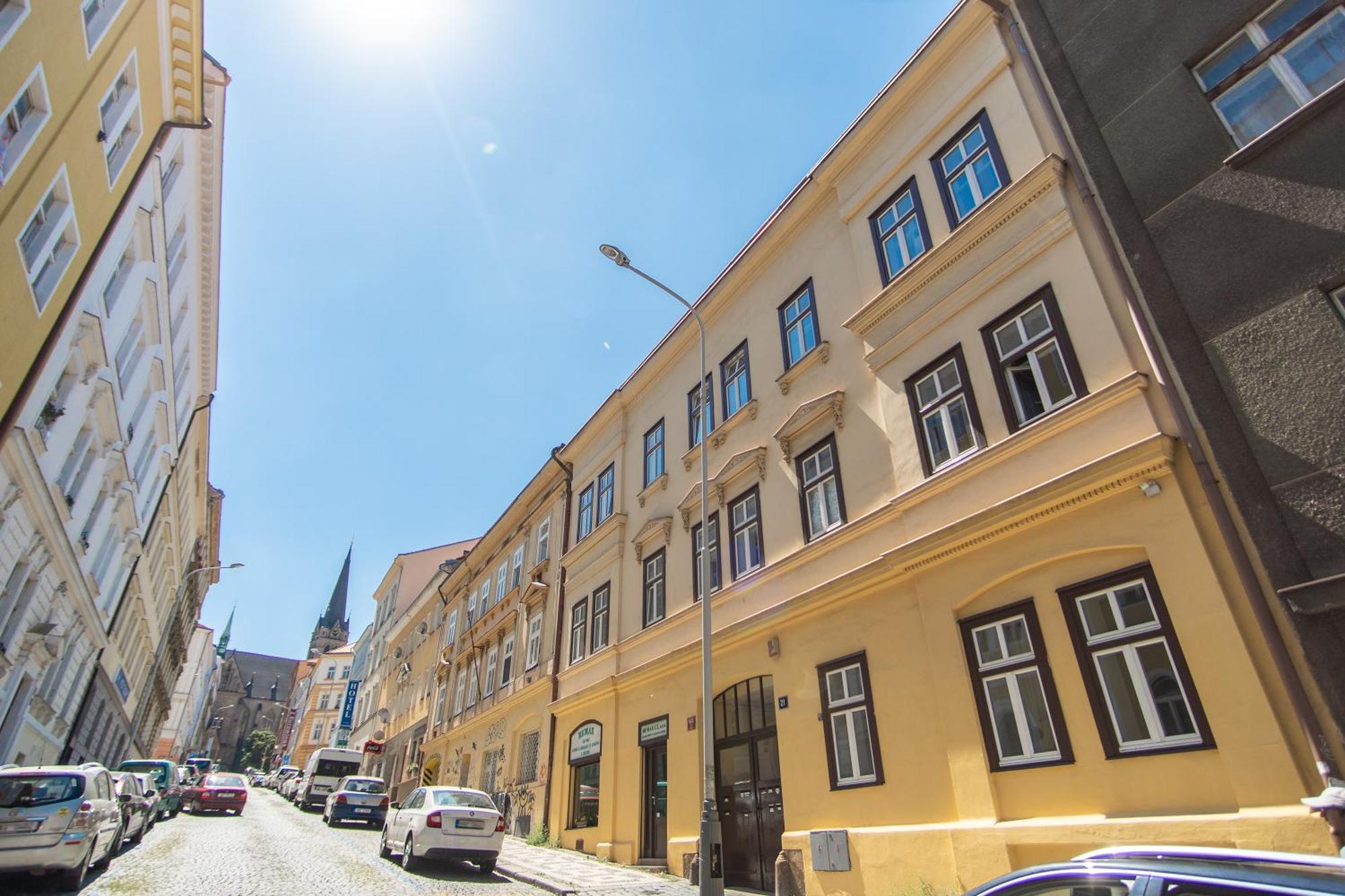 With Double Bed In Zizkov - Shared Bathroom * Prague